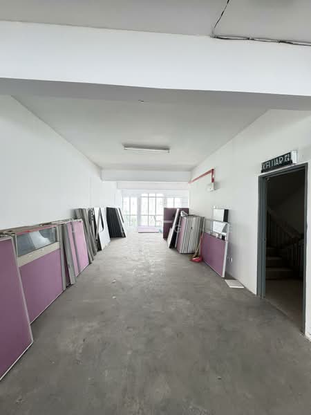 Kota Damansara - 4 Storey Shop Office untuk Untuk Dijual - RM 2,200,000, Mac 2026 - Corridor - PropertyGuru.com.my