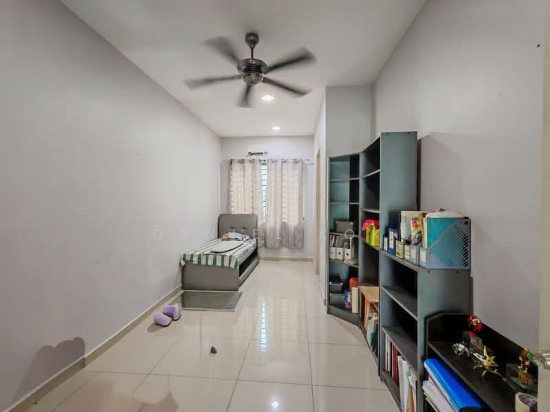 RM950k! 20x75ft! 5R4B! Renovated & Kitchen Extended Bandar Botanic Penaga 3 Sty Terrace House untuk Untuk Dijual - RM 950,005, Mac 2026 - Bedroom - PropertyGuru.com.my