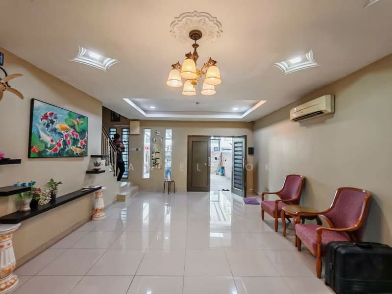 RM950k! 20x75ft! 5R4B! Renovated & Kitchen Extended Bandar Botanic Penaga 3 Sty Terrace House untuk Untuk Dijual - RM 950,005, Mac 2026 - Living Room - PropertyGuru.com.my