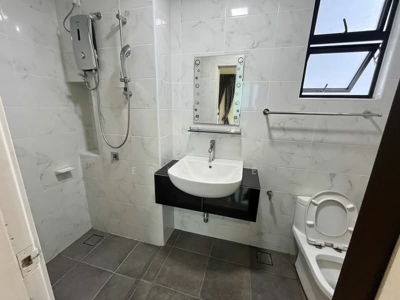 Sky Breeze Service Apartment untuk Untuk Disewa - RM 3,000 /bulan, Mac 2026 - Bathroom - PropertyGuru.com.my