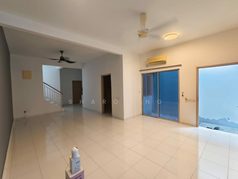 Rumah Teres 2-Tingkat untuk Dijual di Setia Tropika (Johor Bahru) - Sharon Ng - Living Room - PropertyGuru.com.my