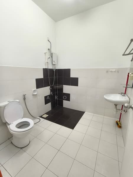 Rumah Teres 2-Tingkat untuk Dijual di Setia Tropika (Johor Bahru) - Sharon Ng - Bathroom - PropertyGuru.com.my