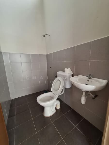 Semi-Detached House for Sale in Perkampungan Sungai Soi Baru (Kuantan) - Chai Kiew Tiong - Bathroom - PropertyGuru.com.my