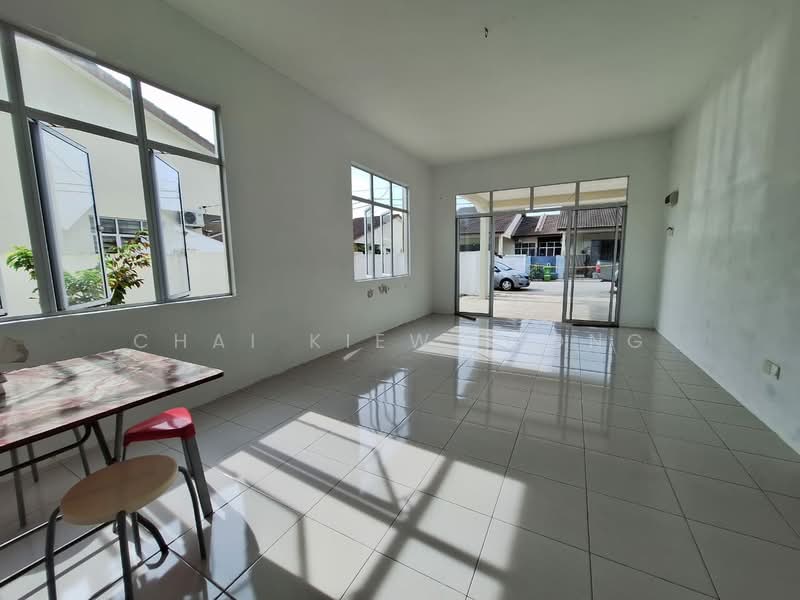 Semi-Detached House for Sale in Perkampungan Sungai Soi Baru (Kuantan) - Chai Kiew Tiong - Living Room - PropertyGuru.com.my
