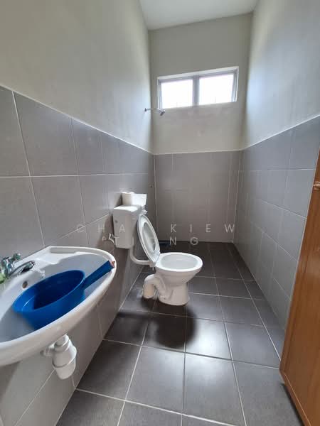 Semi-Detached House for Sale in Perkampungan Sungai Soi Baru (Kuantan) - Chai Kiew Tiong - Bathroom - PropertyGuru.com.my