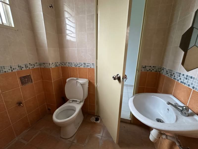 Terraced House for Sale in Bandar Sungai Long (Selangor) - Kew . - Bathroom - PropertyGuru.com.my