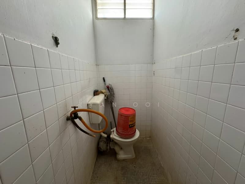 1-storey Terraced House for Sale in Taman Sri Aman (Anak Bukit) - Ryan Ooi - Bathroom - PropertyGuru.com.my