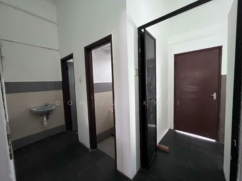Ground Floor Beside Main Road Shop Lot @ Kota Laksamana Seksyen 3 untuk Untuk Disewa - RM 3,500 /bulan, Mac 2026 - Interior - PropertyGuru.com.my