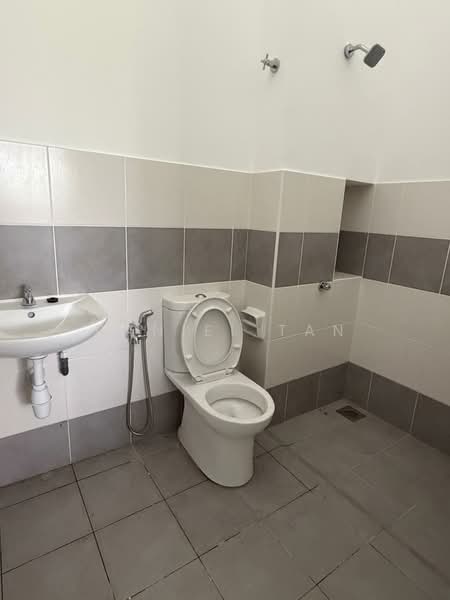 1-storey Terraced House for Rent in Pulai (Johor) - Daniel Tan - Bathroom - PropertyGuru.com.my