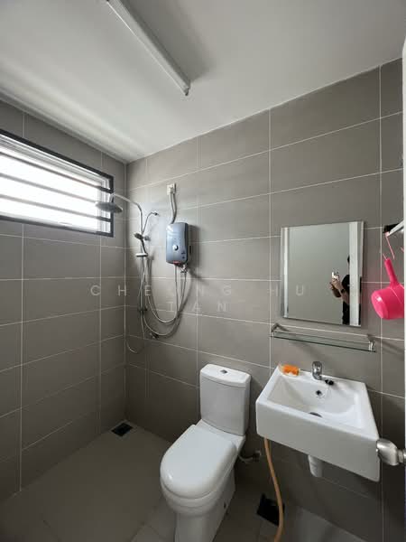 2-storey Terraced House for Rent in Bandar Sri Sendayan (Negeri Sembilan) - Cheong Hu Tan - Bathroom - PropertyGuru.com.my