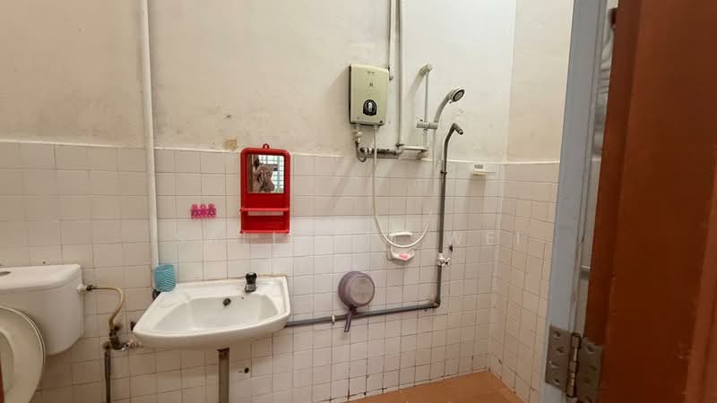 Taman Skudai Baru untuk Untuk Disewa - RM 1,650 /bulan, Mac 2026 - Bathroom - PropertyGuru.com.my