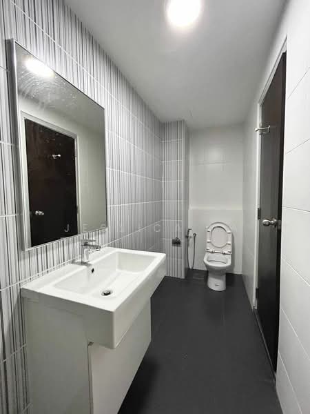 Service Residence for Rent at V@SUMMERPLACE - Jessica Ma - Bathroom - PropertyGuru.com.my