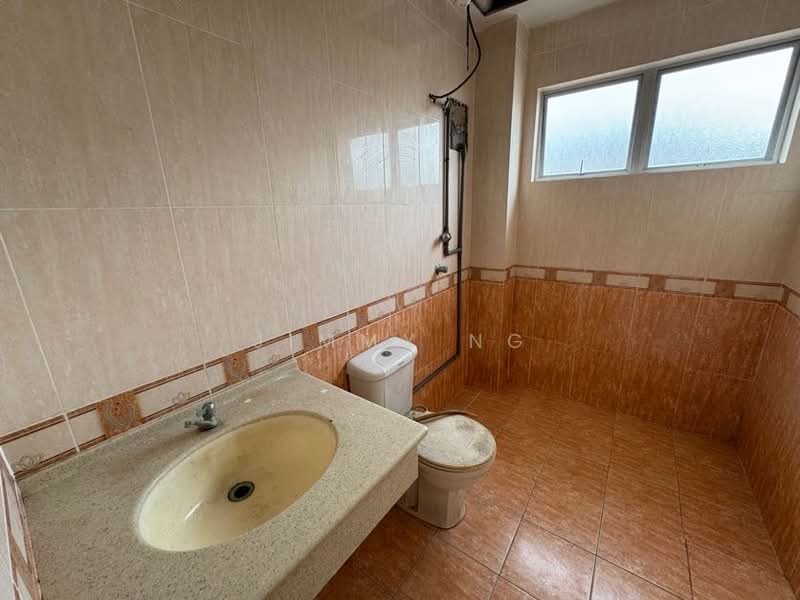 Semi-Detached House for Sale in Taman Minang Ria (Cheras) - Jimmy Ng - Bathroom - PropertyGuru.com.my