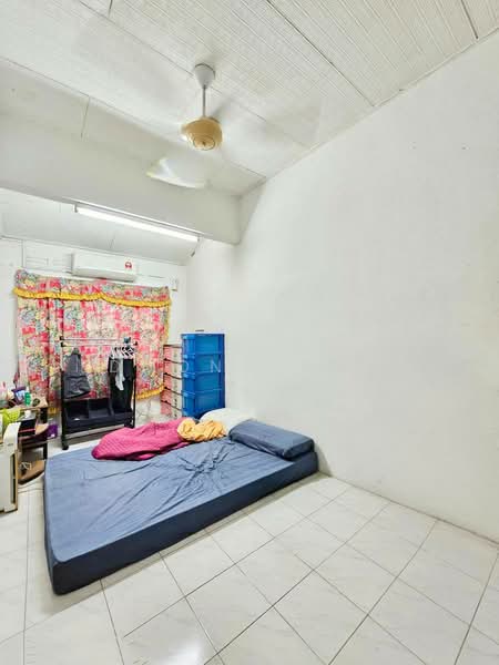 1-storey Terraced House for Sale in Taman Dato Penggawa Barat (Tampoi) - Edmond Tang - Bedroom - PropertyGuru.com.my
