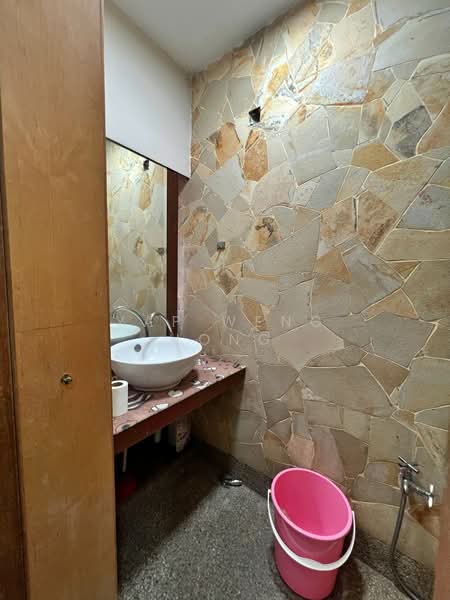 Cheras Business Centre untuk Untuk Disewa - RM 1,200 /bulan, Mac 2026 - Bathroom - PropertyGuru.com.my