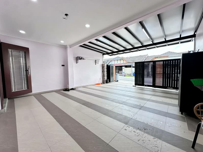 1-storey Terraced House for Sale in Taman Universiti (Skudai) - Edmond Tang - Entrance - PropertyGuru.com.my