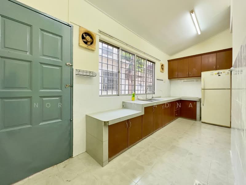 Double Storey Terrace Taman Subang Indah Renovated & Extended untuk Untuk Dijual - RM 648,000, Mac 2026 - Kitchen - PropertyGuru.com.my