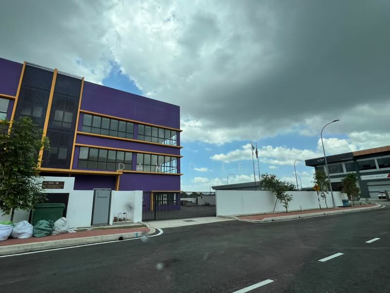 CORNER 2.5Sty Semi D Factory Satria Industrial Park Semenyih Kajang Bangi untuk Untuk Disewa - RM 27,000 /bulan, Mac 2026 - Exterior - PropertyGuru.com.my