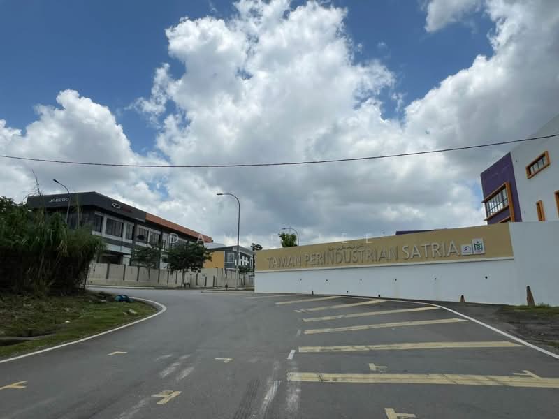CORNER 2.5Sty Semi D Factory Satria Industrial Park Semenyih Kajang Bangi untuk Untuk Disewa - RM 27,000 /bulan, Mac 2026 - Exterior - PropertyGuru.com.my