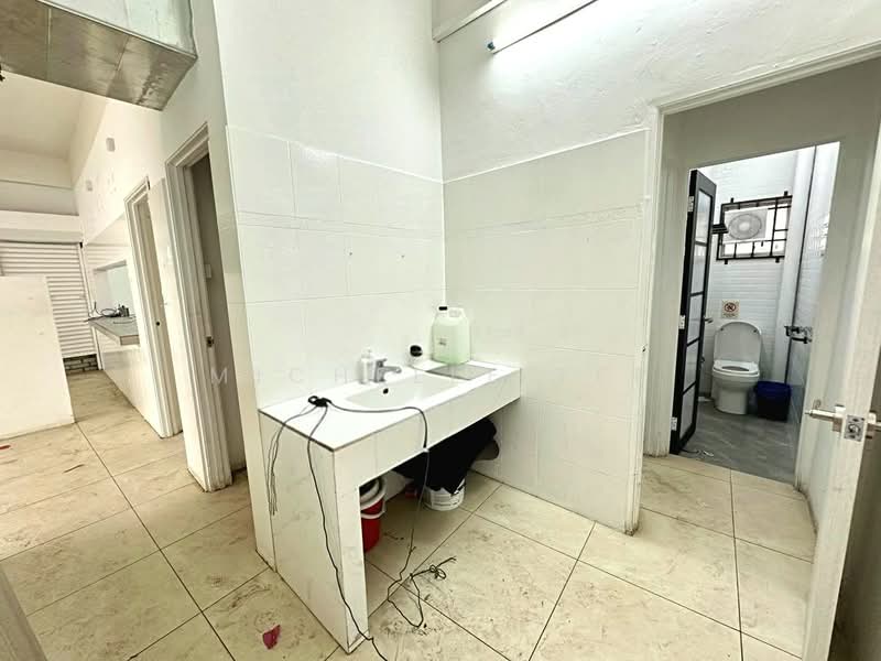 Shop / Office for Rent in Bandar Bukit Tinggi (Klang) - Michelle Tee - Bathroom - PropertyGuru.com.my