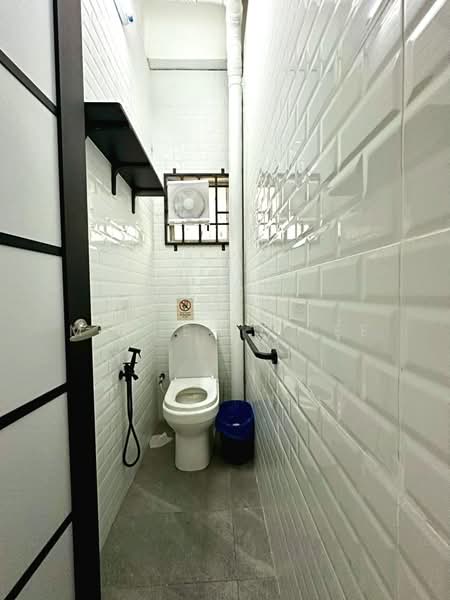 Shop / Office for Rent in Bandar Bukit Tinggi (Klang) - Michelle Tee - Bathroom - PropertyGuru.com.my