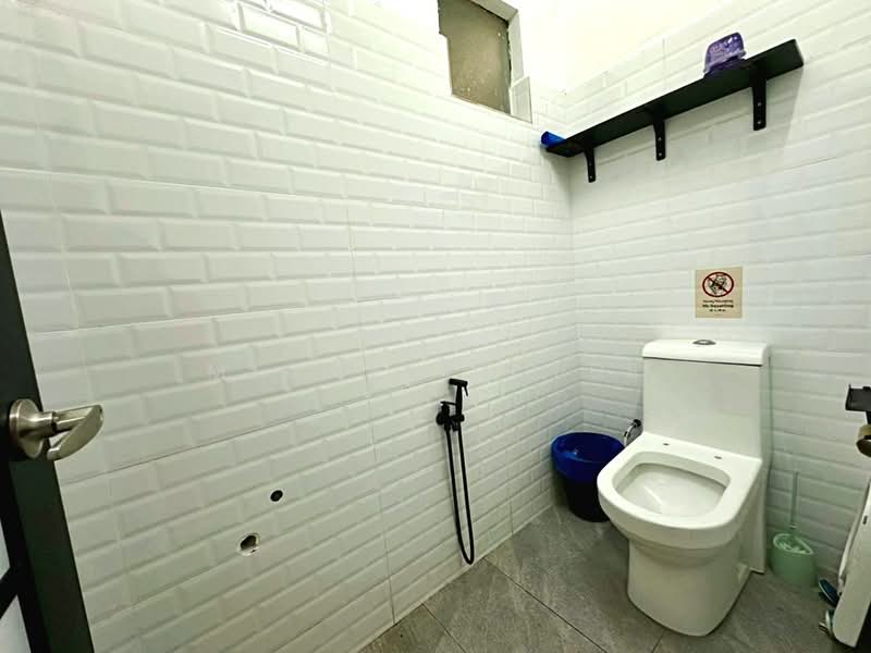 Shop / Office for Rent in Bandar Bukit Tinggi (Klang) - Michelle Tee - Bathroom - PropertyGuru.com.my