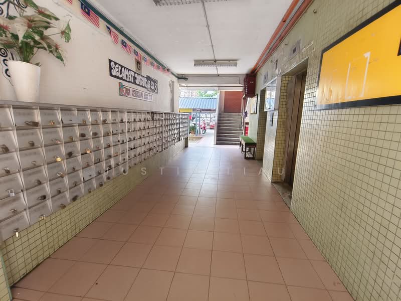 Flat for Rent at Perumahan Awam Sri Perak - Justin Tiau - Corridor - PropertyGuru.com.my