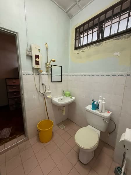 2-storey Terraced House for Sale in Taman Puteri Wangsa (Ulu Tiram) - Sharon Ong - Bathroom - PropertyGuru.com.my
