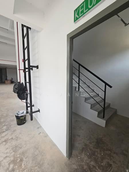 Factory for Sale in Seri Kembangan (Selangor) - C.Y. Janice - Corridor - PropertyGuru.com.my