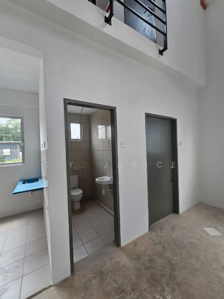 Factory for Sale in Seri Kembangan (Selangor) - C.Y. Janice - Bathroom - PropertyGuru.com.my