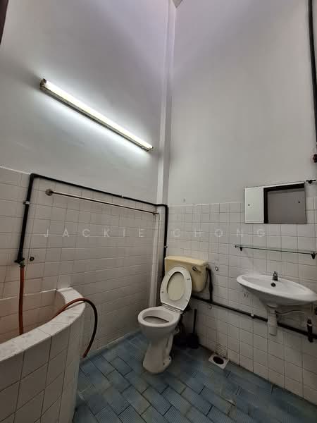 Overseas Union Garden (Taman OUG) untuk Untuk Disewa - RM 2,100 /bulan, Mac 2026 - Bathroom - PropertyGuru.com.my