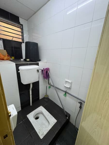 Shop for Rent in Klang (Selangor) - Sean Yong - Bathroom - PropertyGuru.com.my