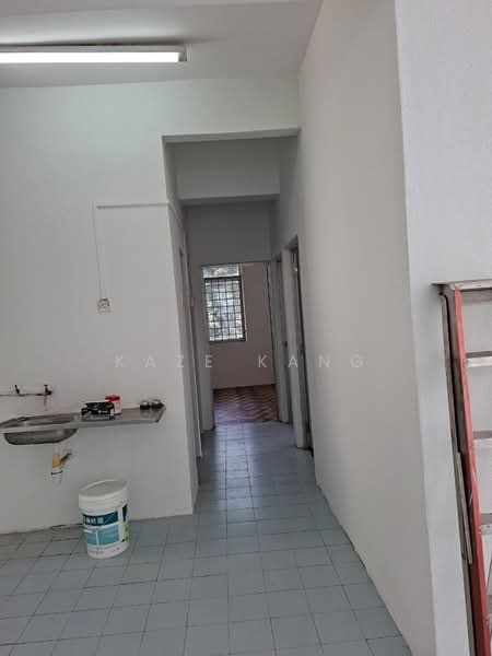 Untuk Disewa - Taman Bunga Merah