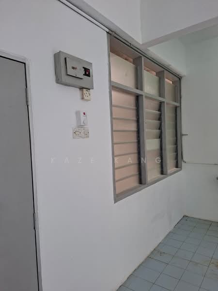 Untuk Disewa - Taman Bunga Merah