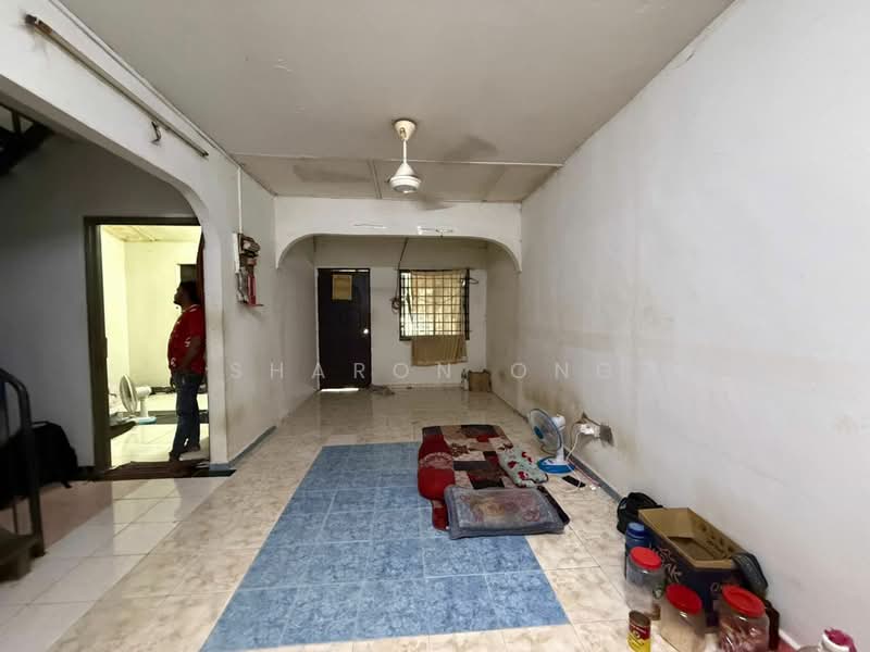 Taman Mawar untuk Untuk Dijual - RM 398,000, Mac 2026 - Living Room - PropertyGuru.com.my