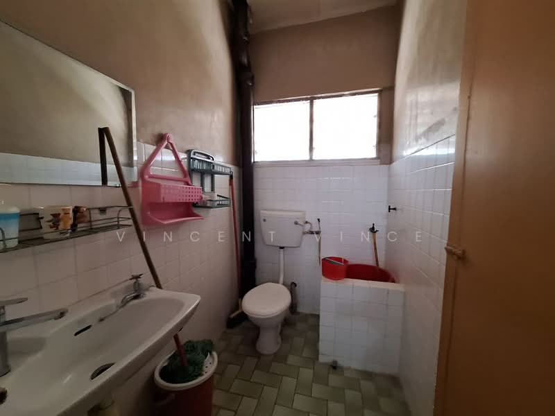 Taman Bukit Kajang untuk Untuk Dijual - RM 480,000, Mac 2026 - Bathroom - PropertyGuru.com.my