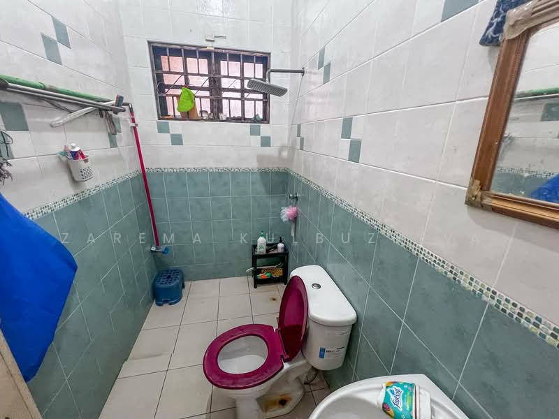 Semi-Detached House for Sale in Taman Taming Maju (Cheras) - Zarema Kulbuzheva - Bathroom - PropertyGuru.com.my