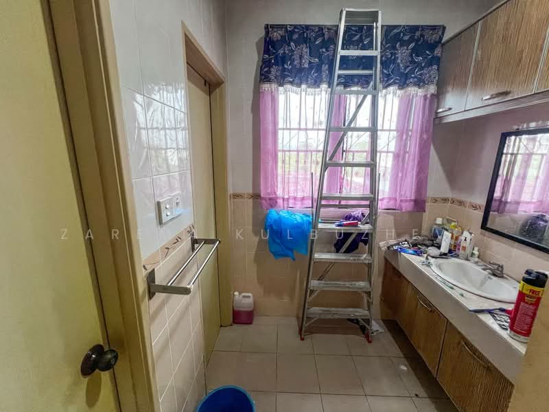 Semi-Detached House for Sale in Taman Taming Maju (Cheras) - Zarema Kulbuzheva - Bathroom - PropertyGuru.com.my