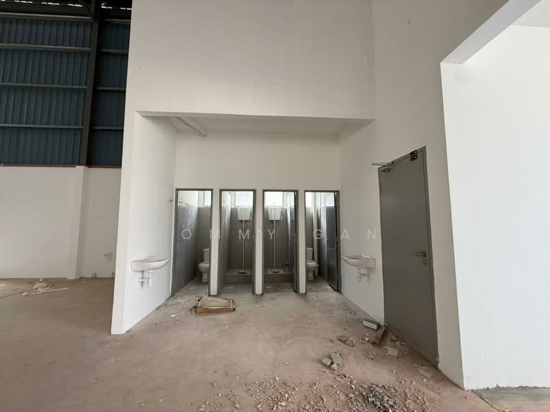 Kilang untuk Disewa di Sungai Bakap (Penang) - Tommy Gan - Bathroom - PropertyGuru.com.my