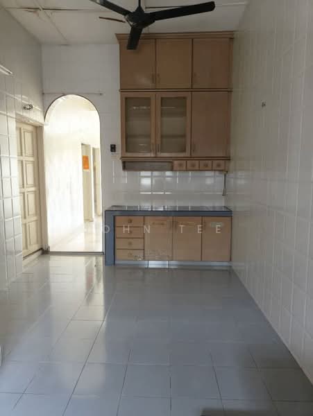 Rumah Bandar untuk Dijual di Taman Klang Utama (Kapar) - John Tee - Kitchen - PropertyGuru.com.my