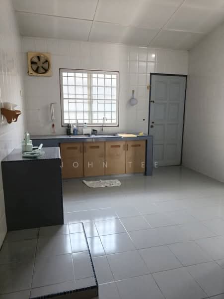 Rumah Bandar untuk Dijual di Taman Klang Utama (Kapar) - John Tee - Kitchen - PropertyGuru.com.my