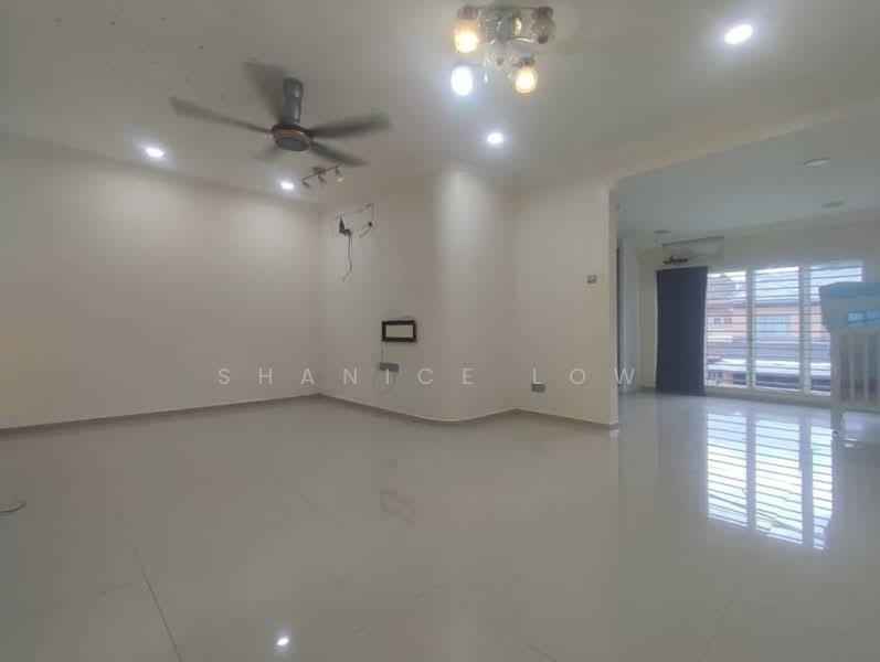 2.5-storey Terraced House for Sale in Bandar Puteri Puchong (Puchong) - Shanice Low - Living Room - PropertyGuru.com.my