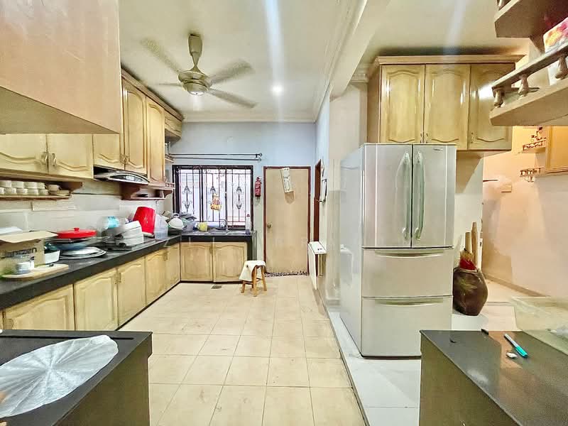 Bandar Nusaputra untuk Untuk Dijual - RM 950,000, Mac 2026 - Kitchen - PropertyGuru.com.my
