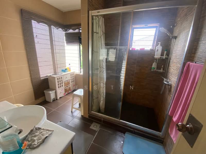 Share Bathroom for Bedroom 1 & 2