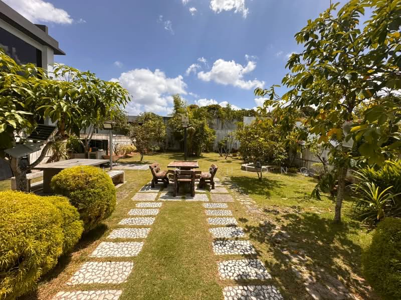 Semi-Detached House for Sale in Skudai (Johor) - Tuxton Phiong - Garden - PropertyGuru.com.my