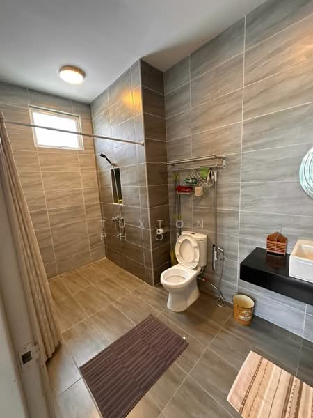 Semi-Detached House for Sale in Skudai (Johor) - Tuxton Phiong - Bathroom - PropertyGuru.com.my