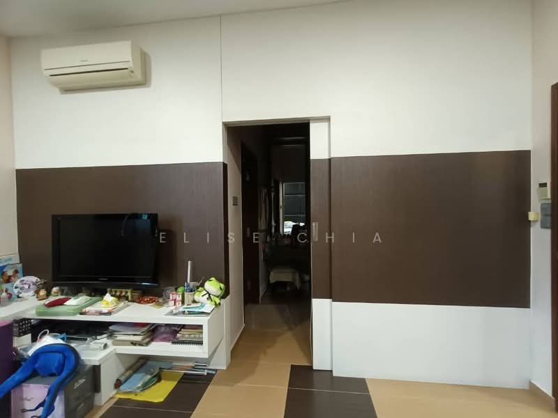 Cluster House for Sale in Austin Heights (Tebrau) - Elise Chia - Living Room - PropertyGuru.com.my