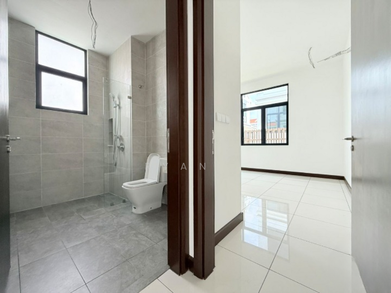 Semi-Detached House for Sale in Setia Alam (Selangor) - Ryan . - Bathroom - PropertyGuru.com.my