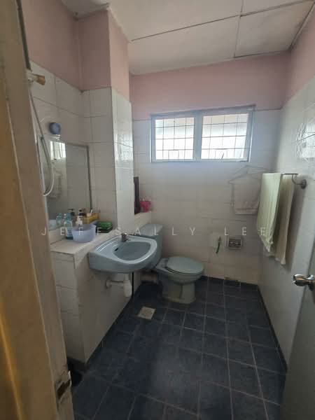 Rumah Teres 2 Tingkat untuk Dijual di Subang Jaya (Selangor) - JeffSally Lee - Bathroom - PropertyGuru.com.my