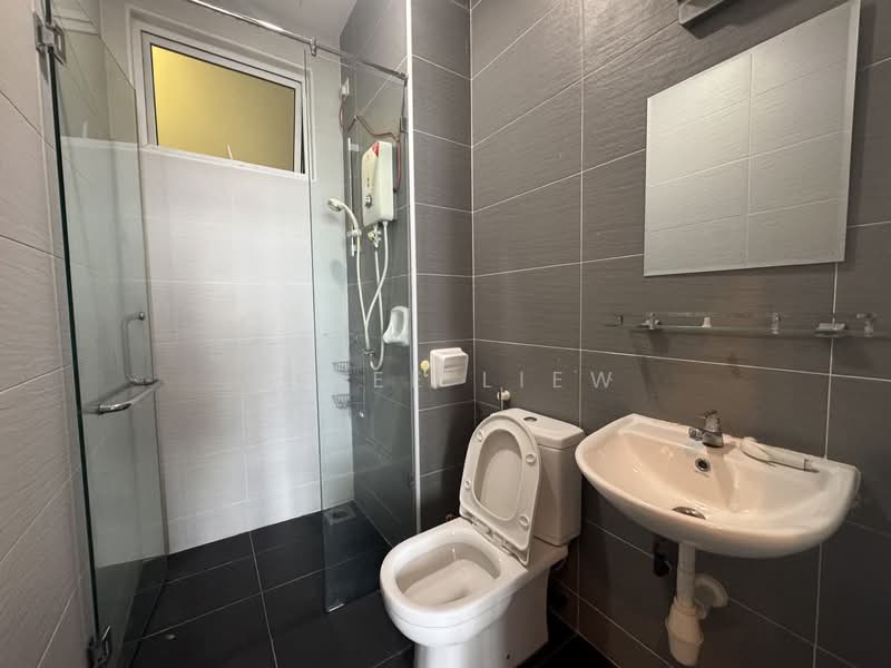 Service Residence for Sale at THE SENAI GARDEN (PANGSAPURI IMPIAN SENAI) - Albee Liew - Bathroom - PropertyGuru.com.my